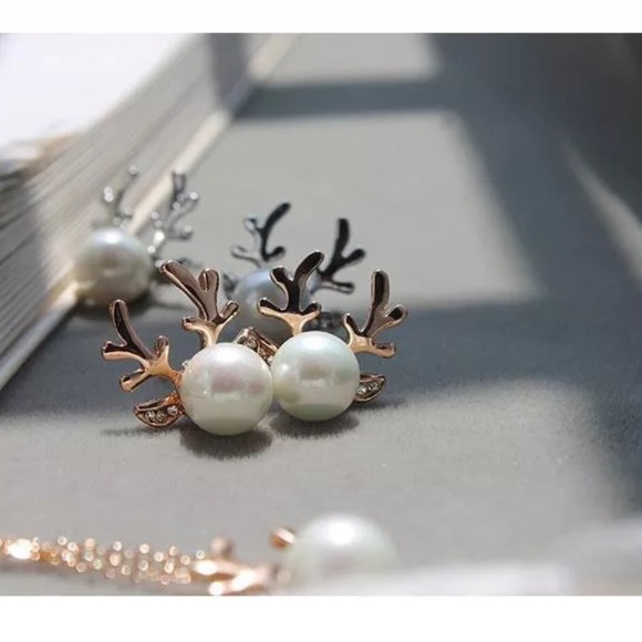 ✨”DASHER” GOLD REINDEER PEARL EARRINGS-NEW✨ - Picture 3 of 7